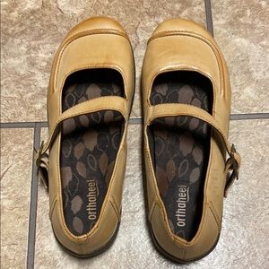 Tan Size 7 1/2  Orthaheel Mary Jane Flats/ Dress Shoes with Buckle Strap